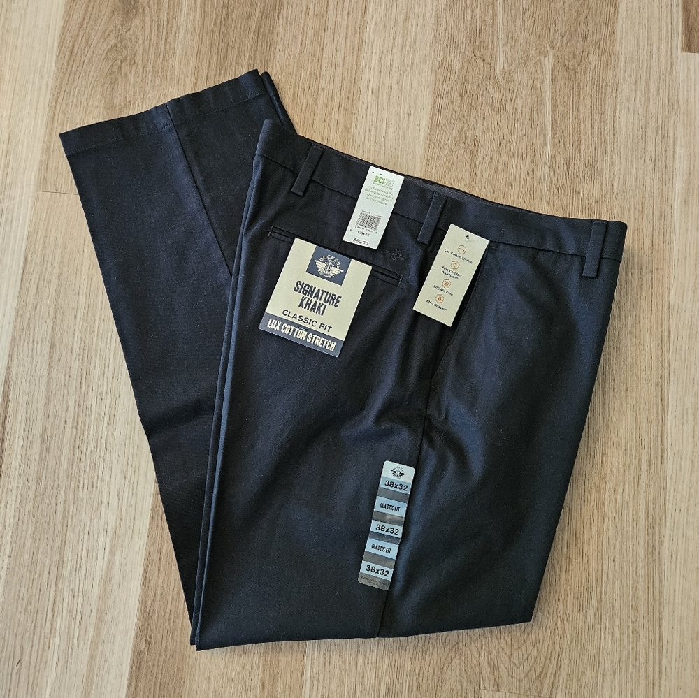 NWT Dockers Signature Khaki Classic Fit 38x32